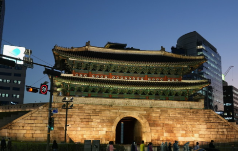 숭례문 – 서울의 역사적인 아름다움을 담은 관문